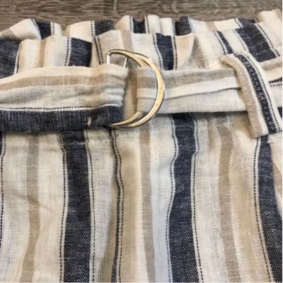 Women's NWT Love Tree Striped Linen Shorts with Belt - Picture 3 of 8